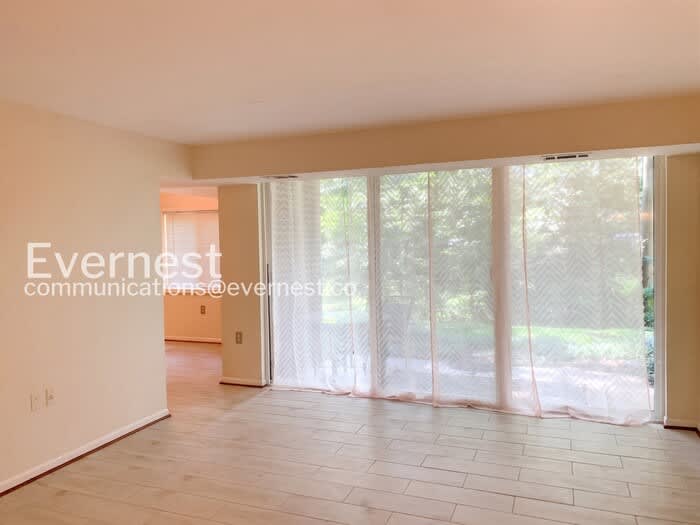 1528 Northgate Square – photo 5