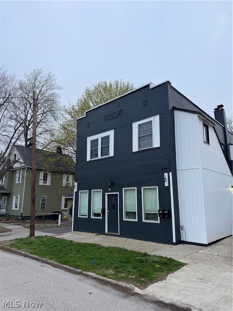 667 W Park Avenue – photo 1