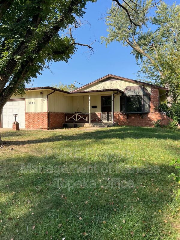 3241 SW 31st Terr – photo 3