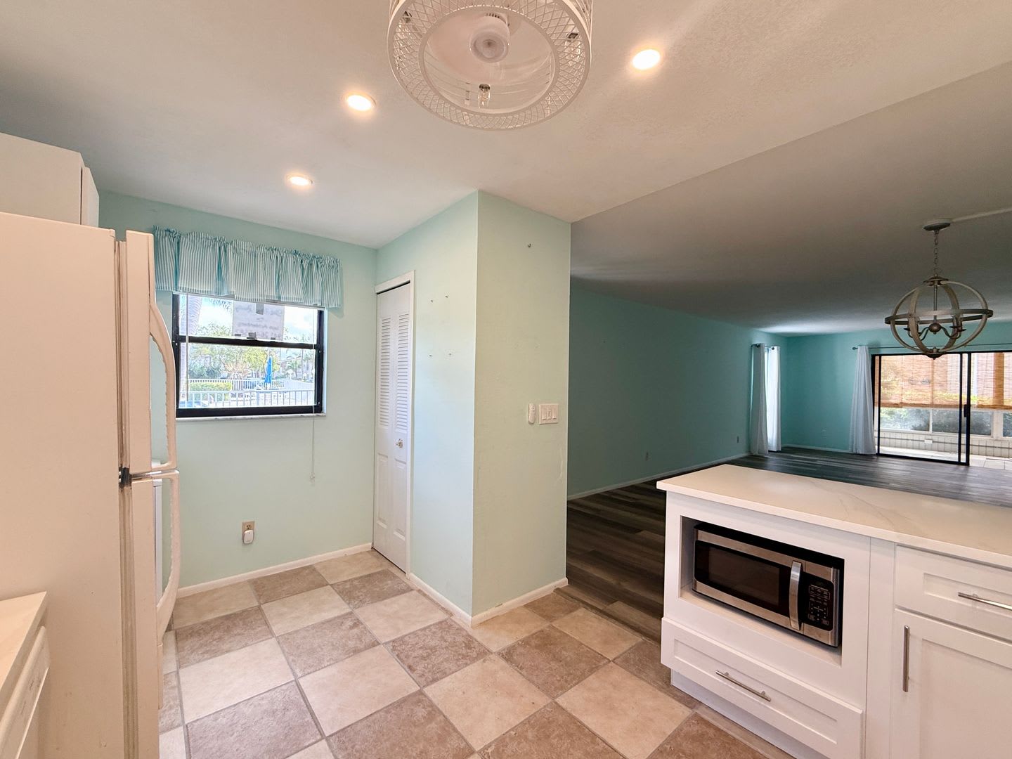 You Will LOVE this Ground Floor 2 Bedroom – photo 4