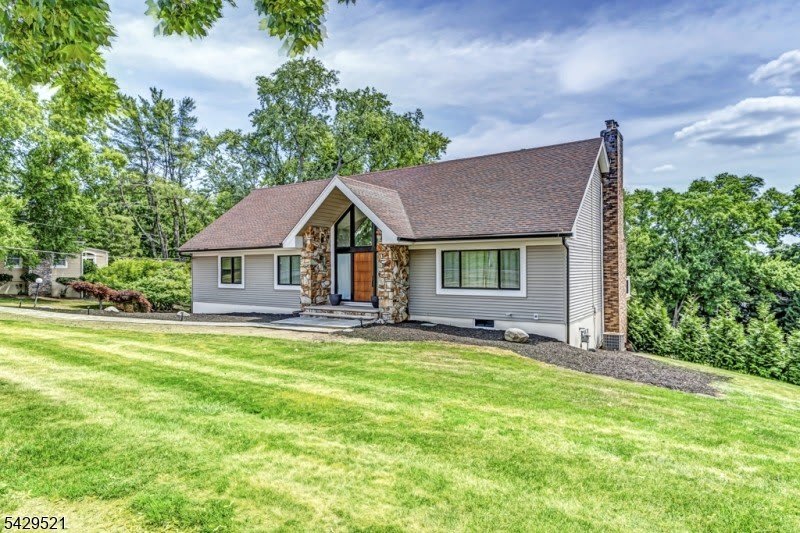 136 Carlough Rd – photo 2