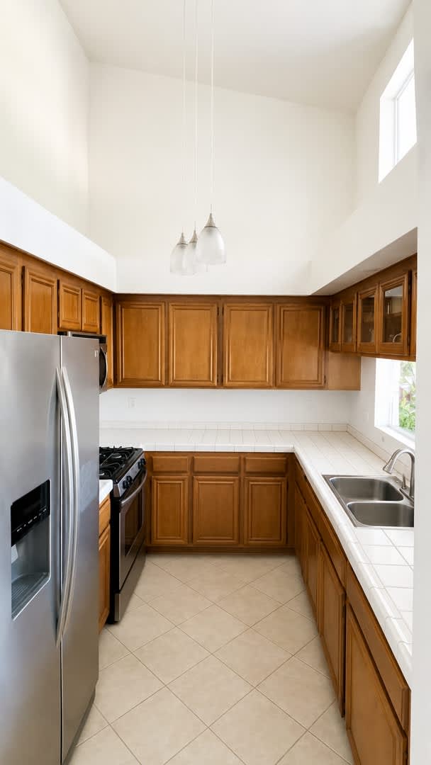 Thousand Oaks Town Home with Amazing Views Including a Two Car Garage – photo 4