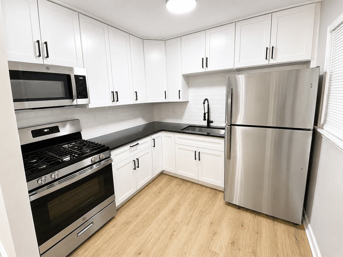 857 Glenn Ct – photo 2