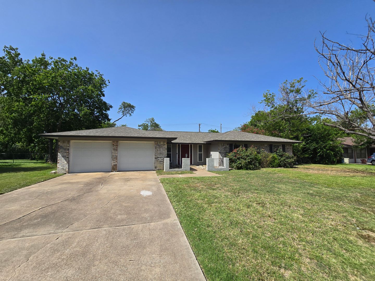 205 E. Cherokee Dr. – photo 1