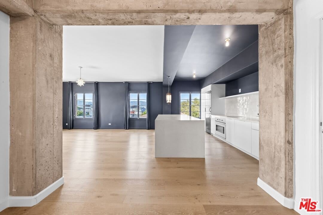 109 N Sycamore Ave – photo 3