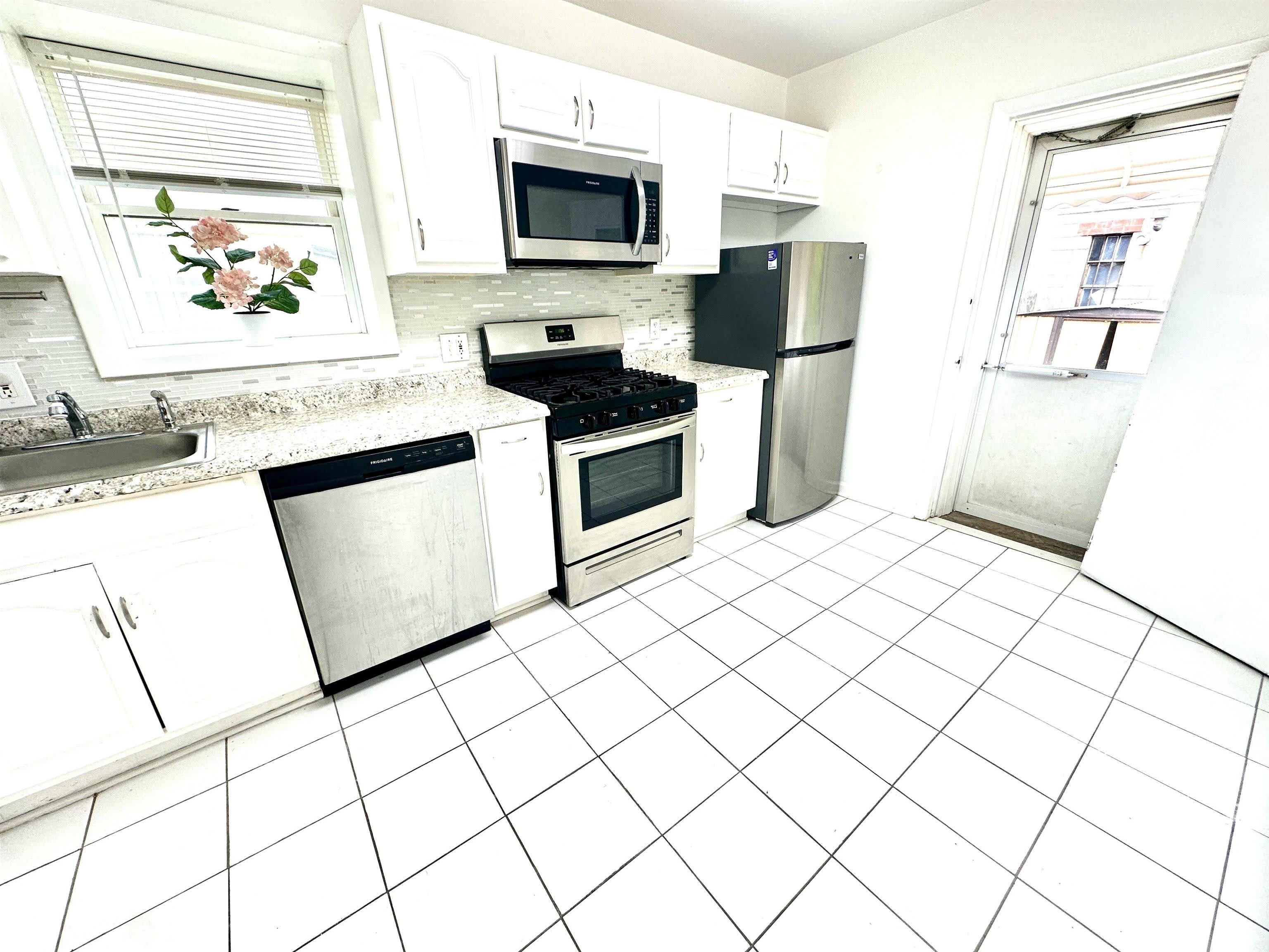 247 Clendenny Ave – photo 5