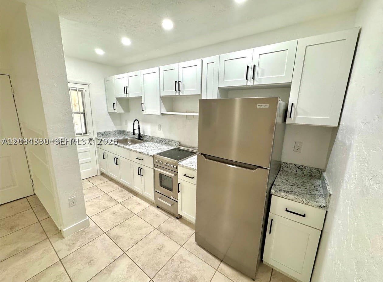550 SW 10th St – photo 3