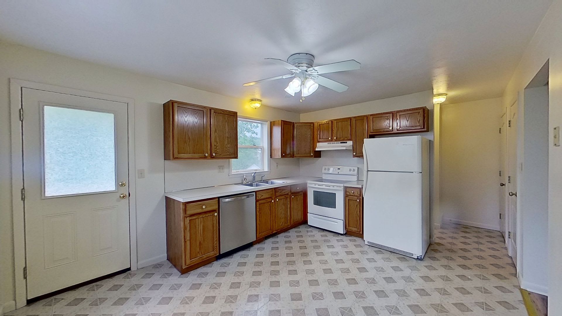 Two Bedroom Townhome with Attached Garage – photo 5