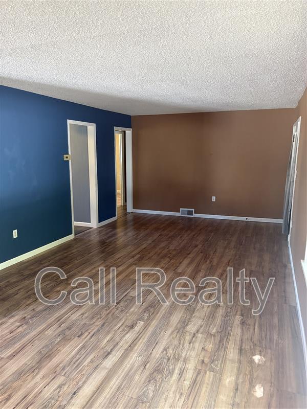 1210 N Locust Rd – photo 4