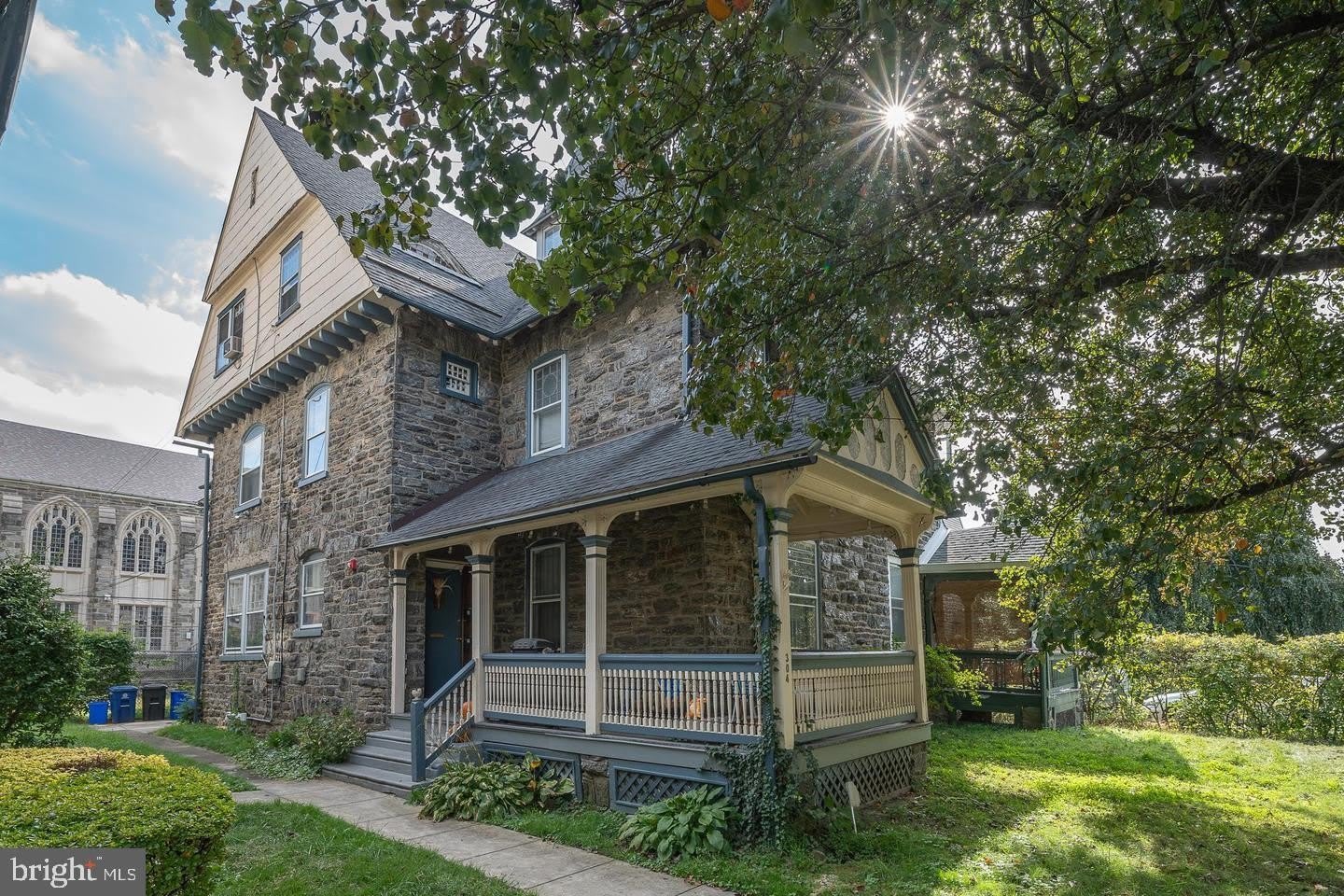 304 W SCHOOL HOUSE Lane – photo 1
