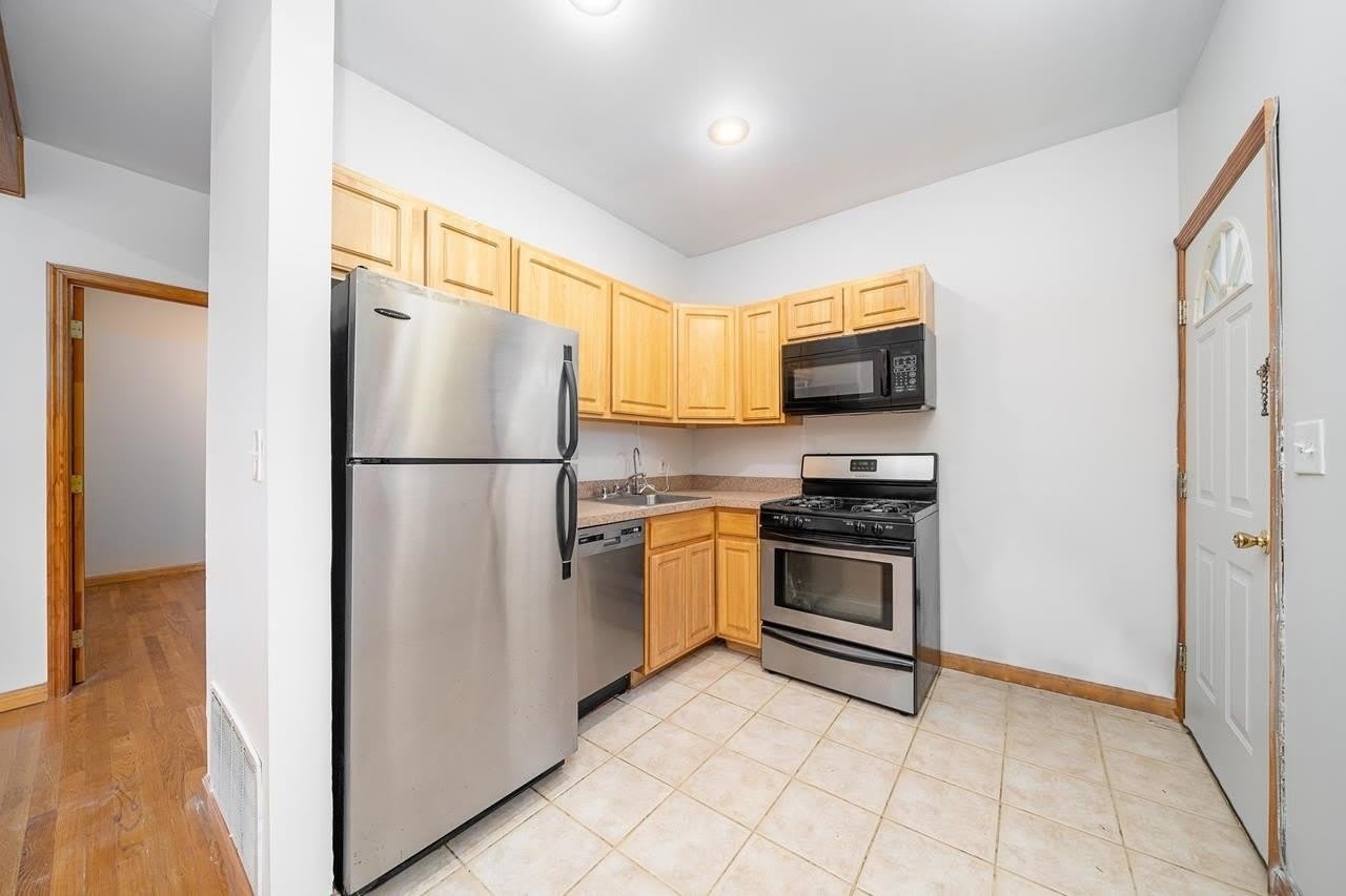 100 CENTRAL AVE – photo 2