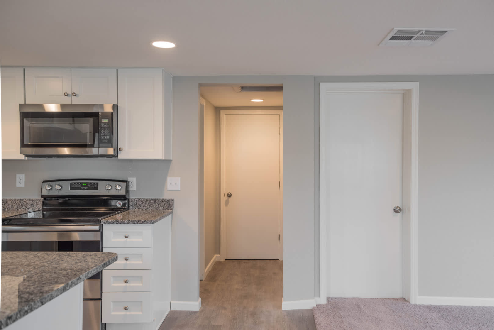 Remodeled home! Granite! SS Appliances! – photo 3