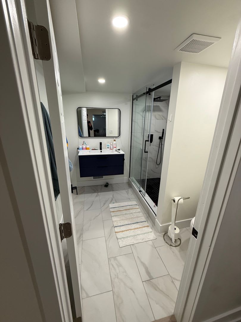 Available immediately!! Large House in Cherry Hill East for Rent – photo 3