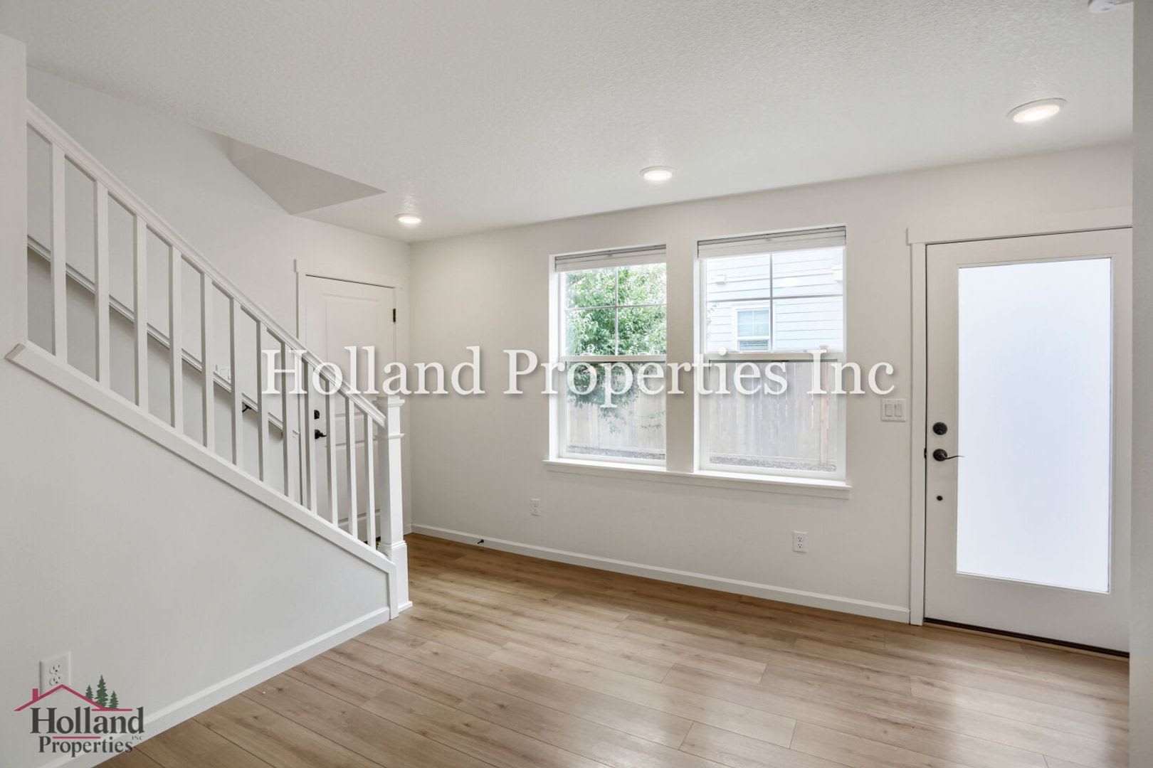 Stylish 2-Bedroom Home with Modern Finishes in Prime Hillsboro Location – photo 5