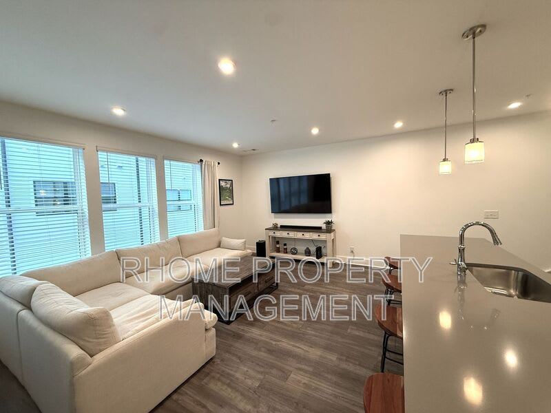 729 Eloise Way – photo 4