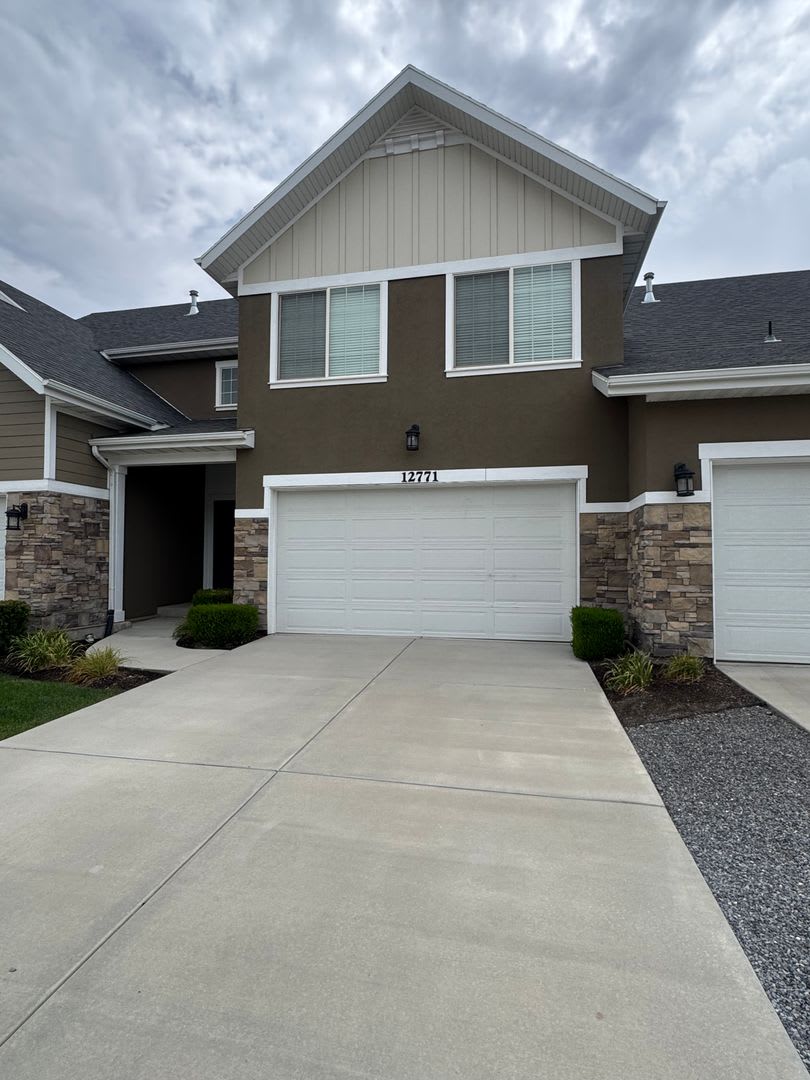 Beautiful Riverton Townhome For Rent – photo 1