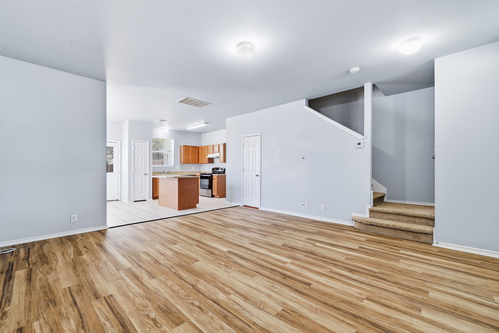 Move In Special Two Weeks Free Townhome With Dual Primary Suites Contemporary Living Near Texas A M San Antonio – photo 5