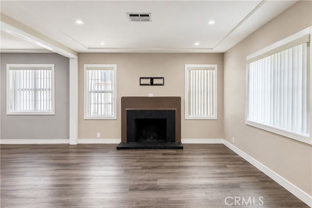 2431 North Lamer Street – photo 2