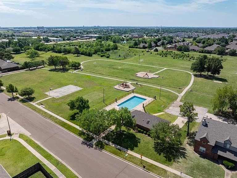 4013 Sloane Street – photo 2