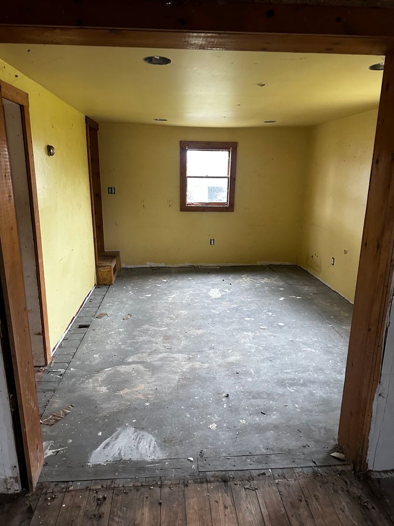 Handyman Special! Rent or Rent-to-Own – 3 Bedroom, 2 Bath House with a Spacious Yard – photo 5