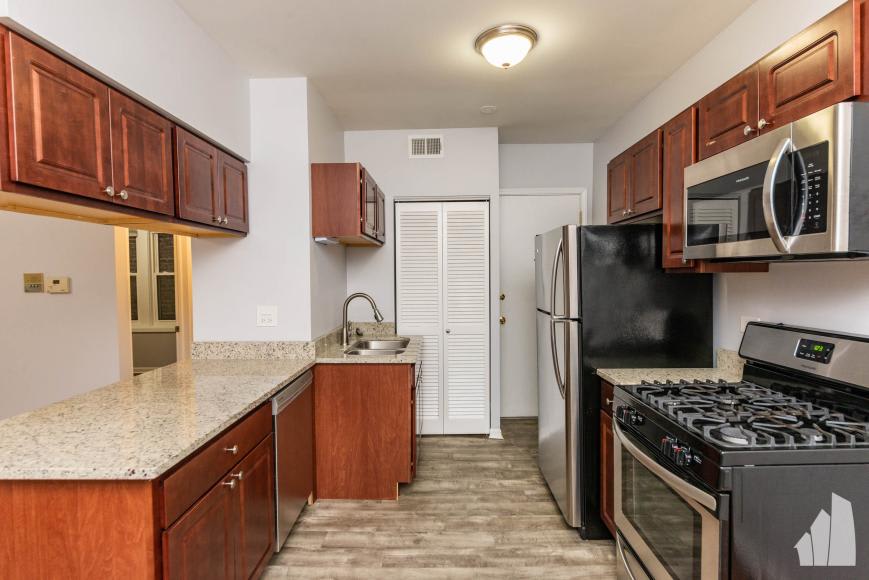 3710 N Sheffield – photo 2