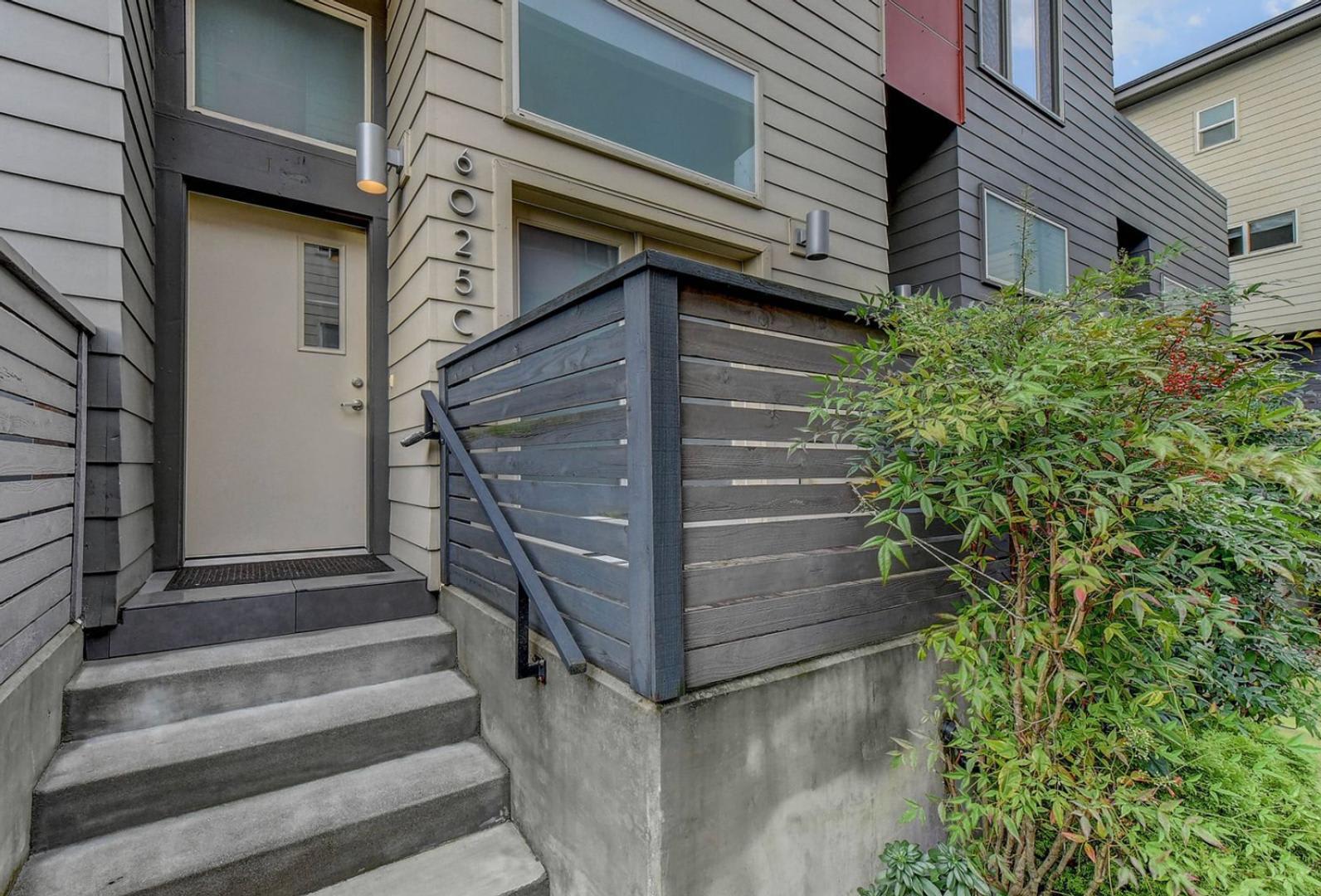 West Seattle townhome – photo 1