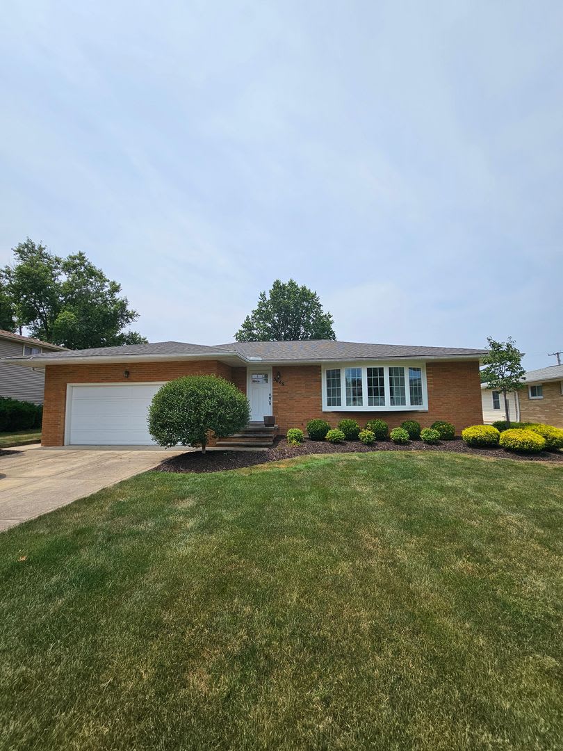 Charming Ranch-Style Home in Seven Hills, OH — Available Now – photo 1