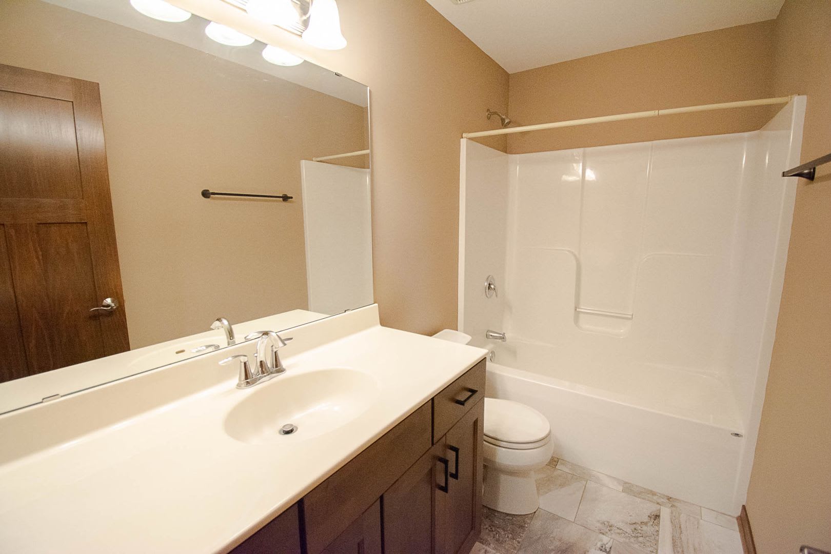 Beautiful And Spacious 4 Bedroom 3 Bath Available For Rent – photo 5