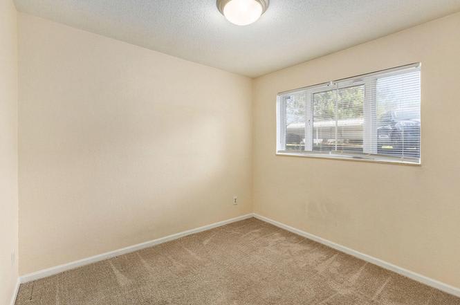 109 Fieldcrest St – photo 3