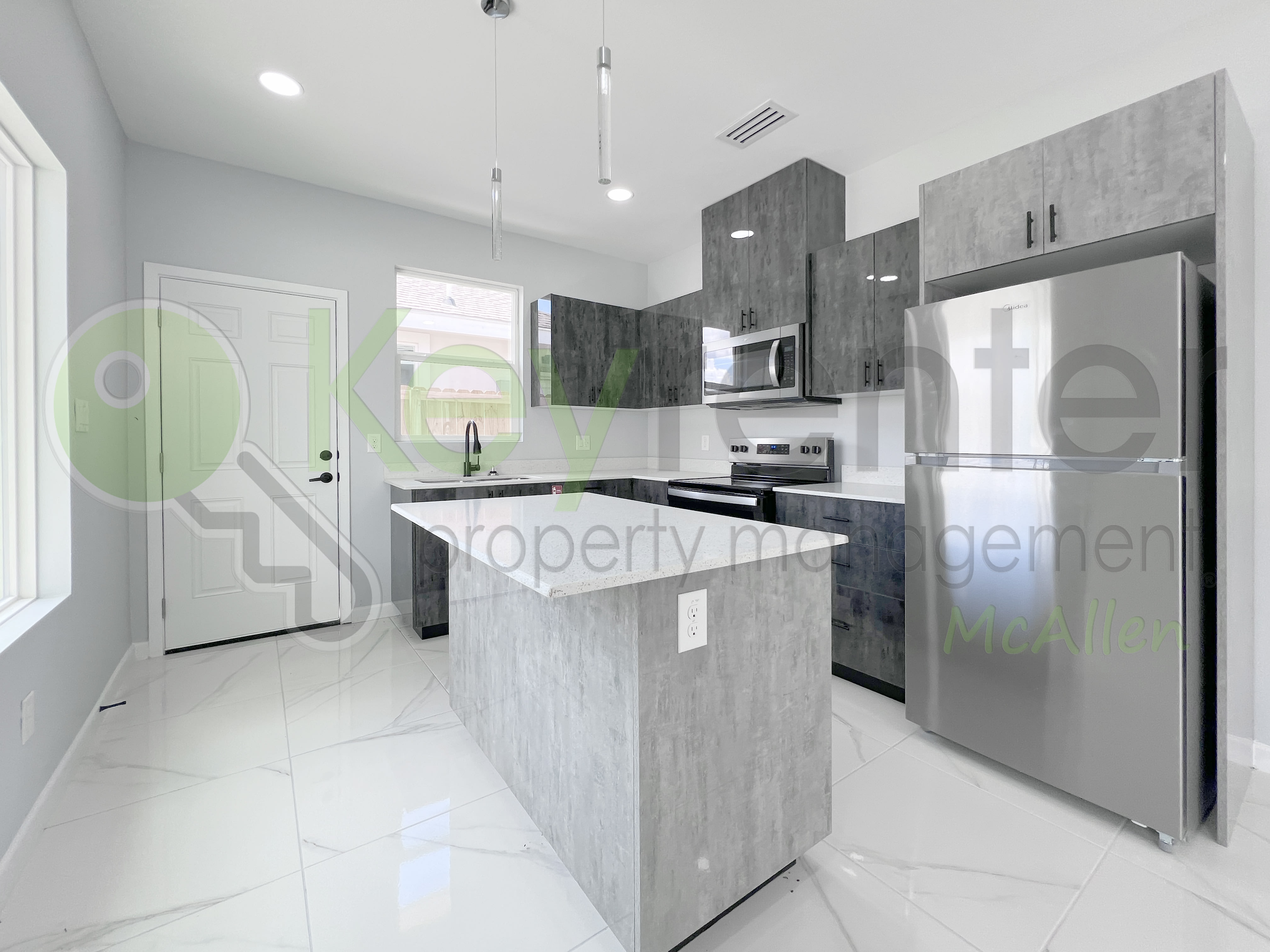 913 N Woodson Ave – photo 5