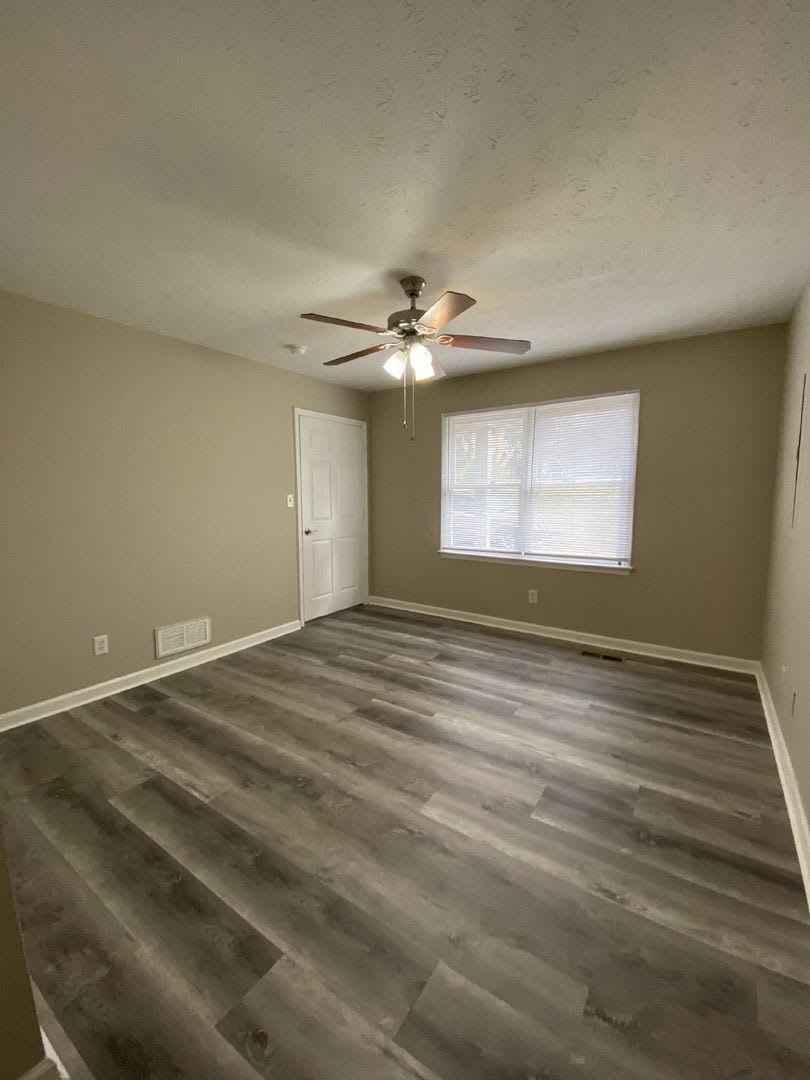 Charming, Pet-Friendly 3 Bedroom, 2 Bath Home on Whitehead Road – photo 3