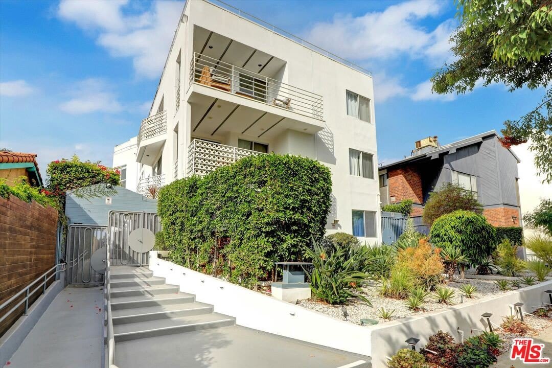 842 11Th St – photo 1