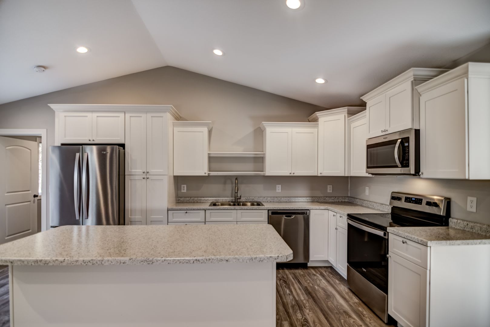 Like New 3 Bedroom Town Home – photo 3
