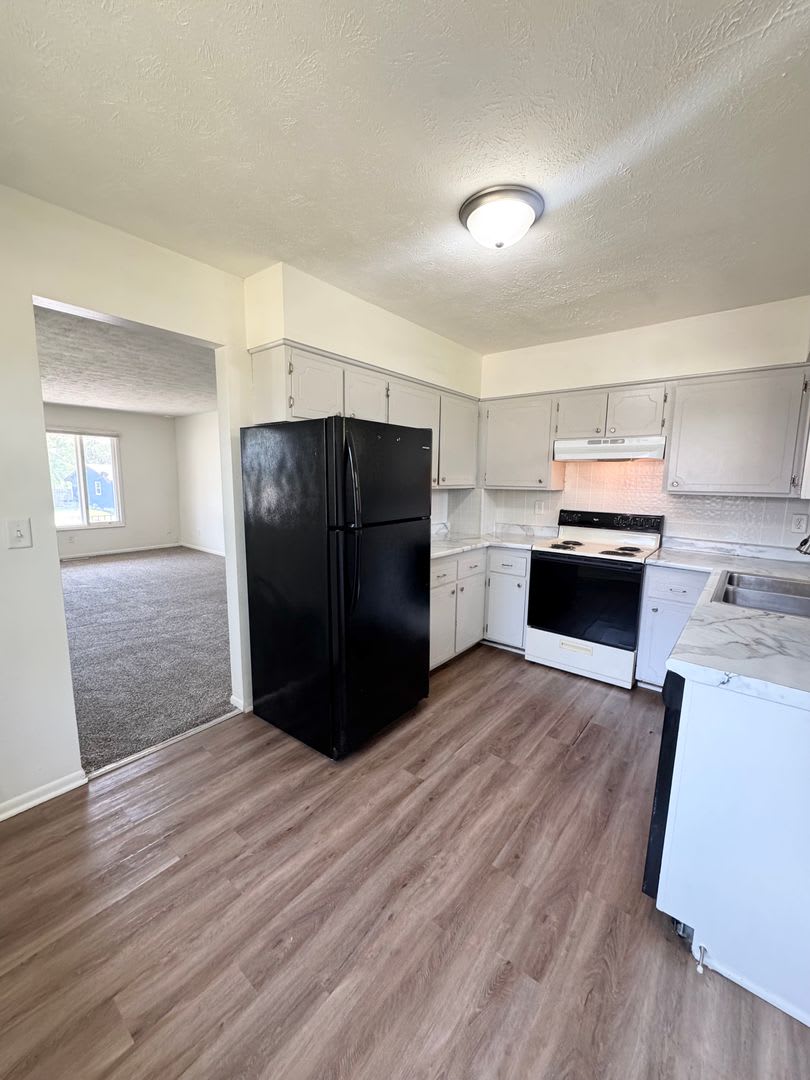 Spacious 3 Bedroom Available Now! – photo 5