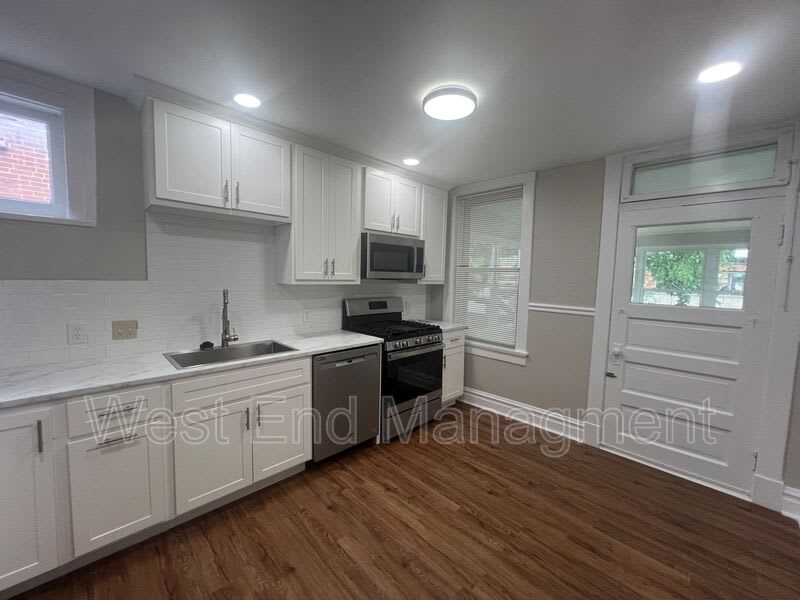 1018 Commadore Dr. – photo 3