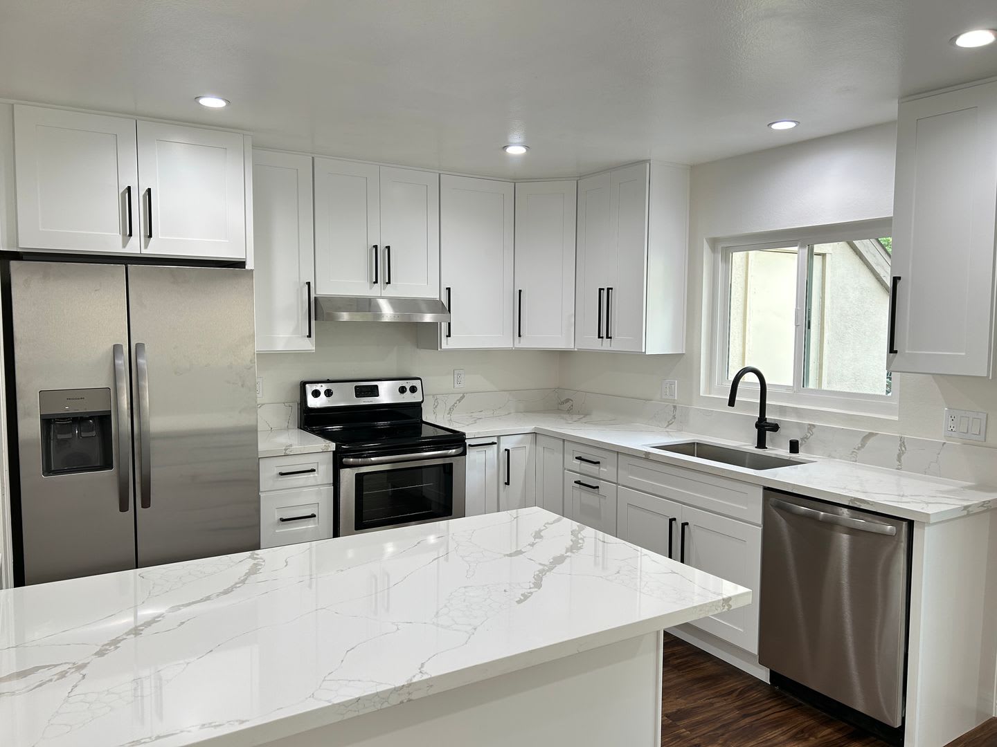 Private 3 Bedroom End Unit Condo in Orange with Trees View – photo 4