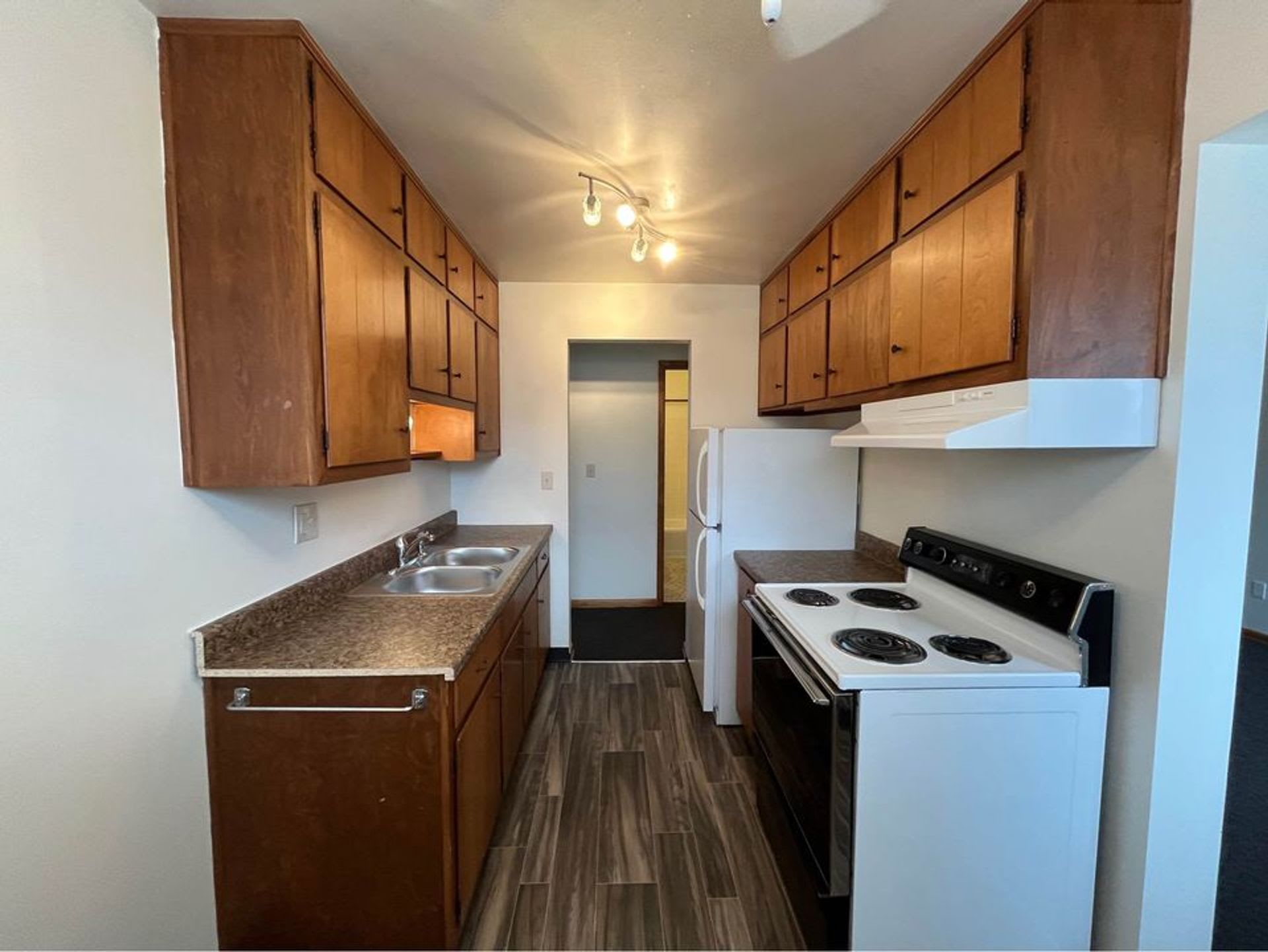 Phalen Apartments on Maryland! – photo 1