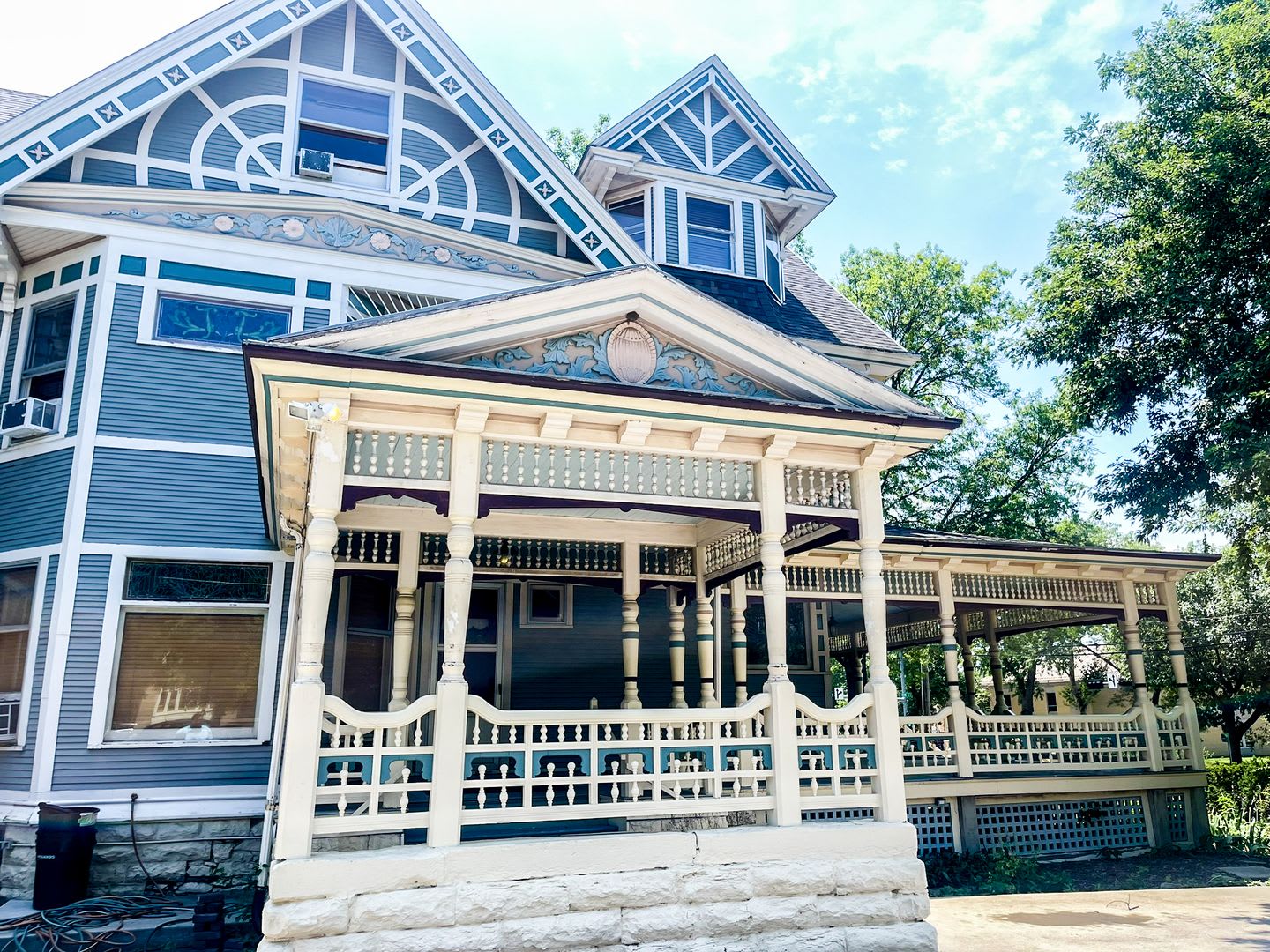 Experience Timeless Elegance At The Hurlbut Yates House In Lincoln Nebraska 8 Bedrooms 7 Bathrooms – photo 4