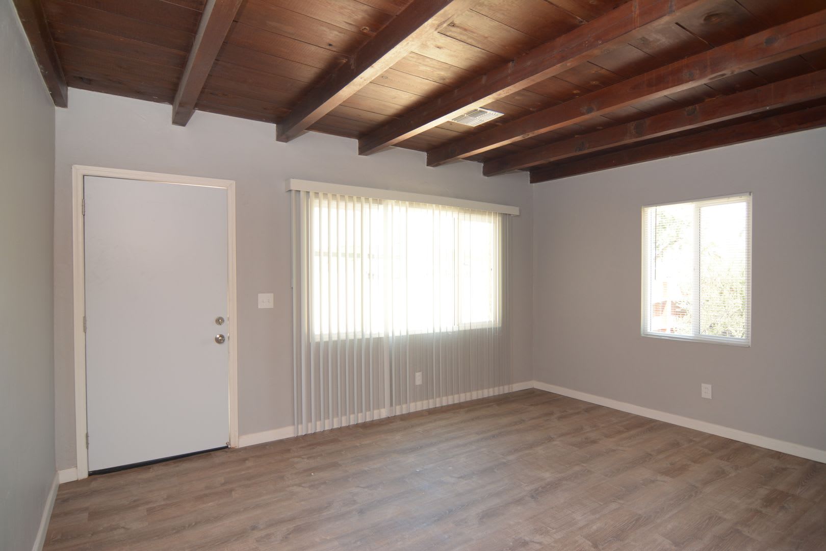 Remodeled 1 Bedroom 1 Bath Duplex! Central Tucson Location! – photo 4