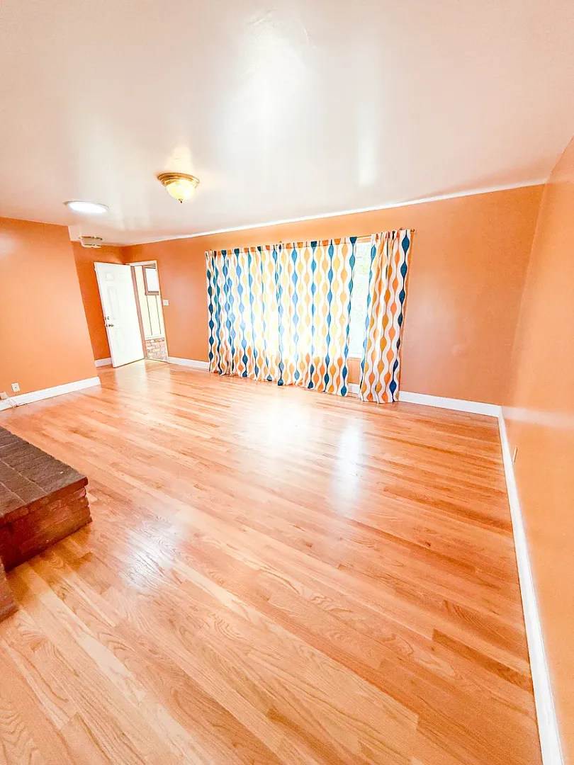 Beautiful 3 Bedroom Mid Century Ranch In Oakland Expansive Garden Modern Updates – photo 3