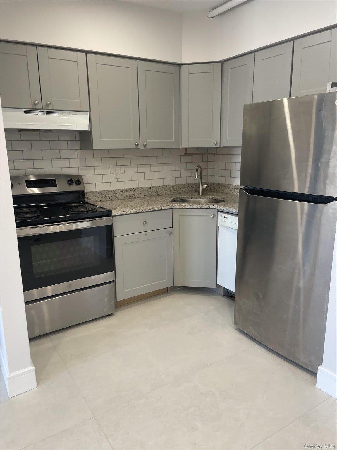 320 Post Avenue – photo 3