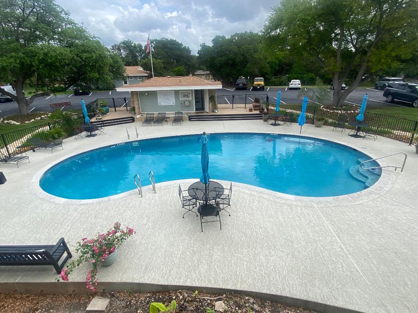GROUND FLOOR STUDIO CONDO WITH A MILLION DOLLAR LAKE VIEW – photo 3