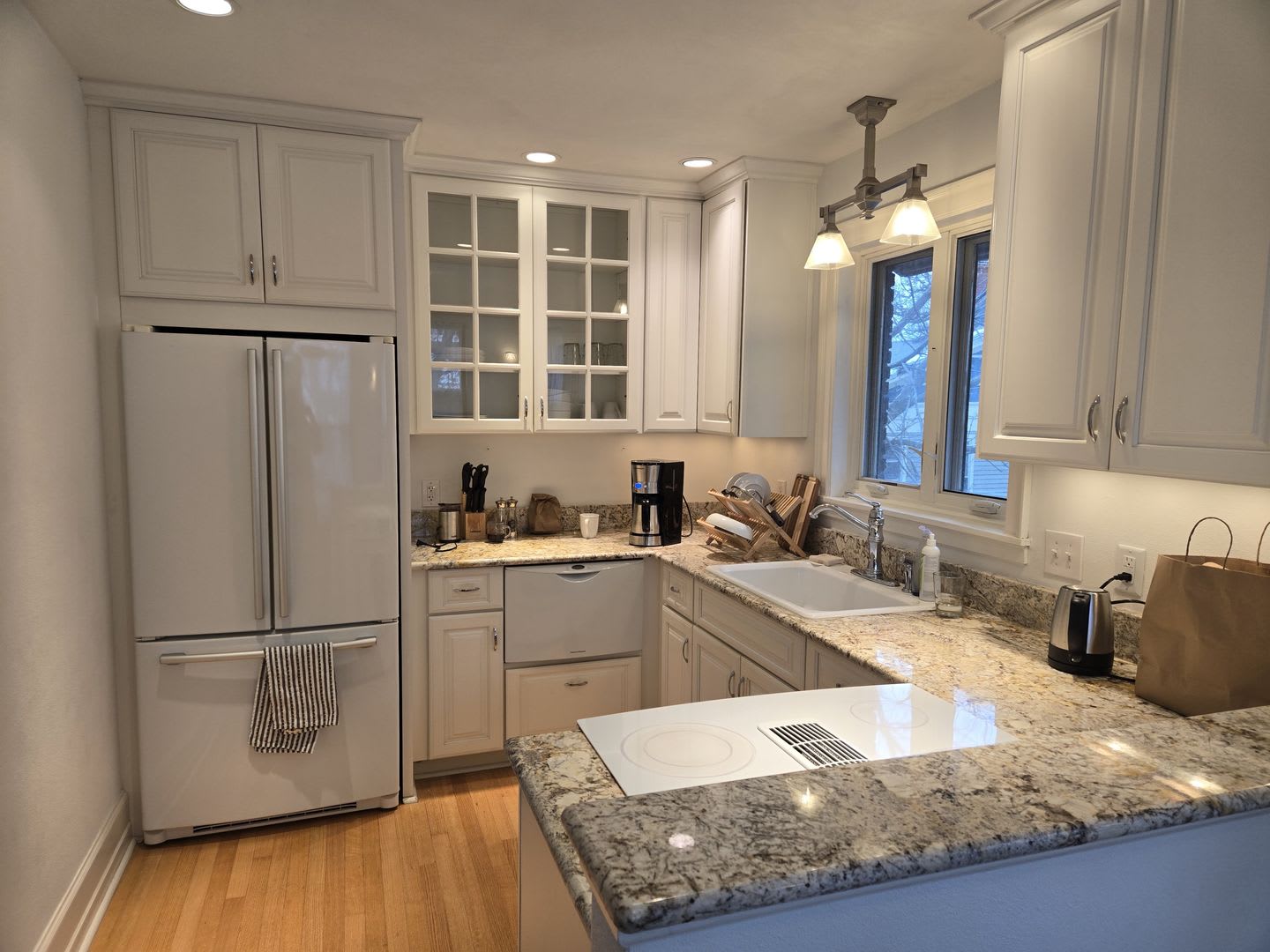 Furnished charming 2 Bedroom in Downtown Madison – photo 4