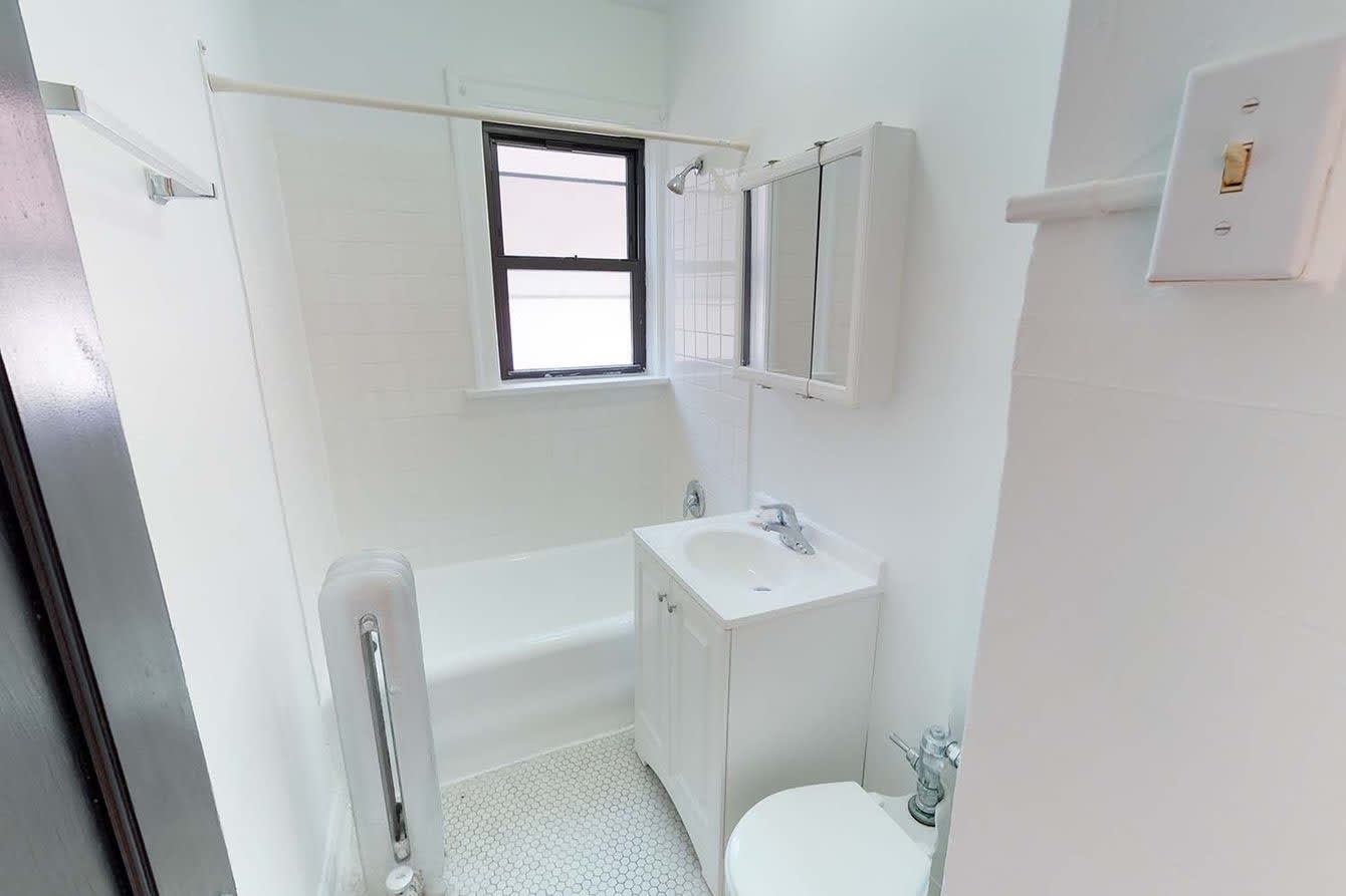 1440 E. 52nd Street – photo 5