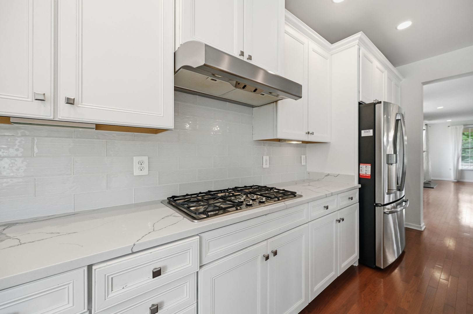 Spacious 4-Bedroom, Gourmet Kitchen & Finished Basement – photo 5
