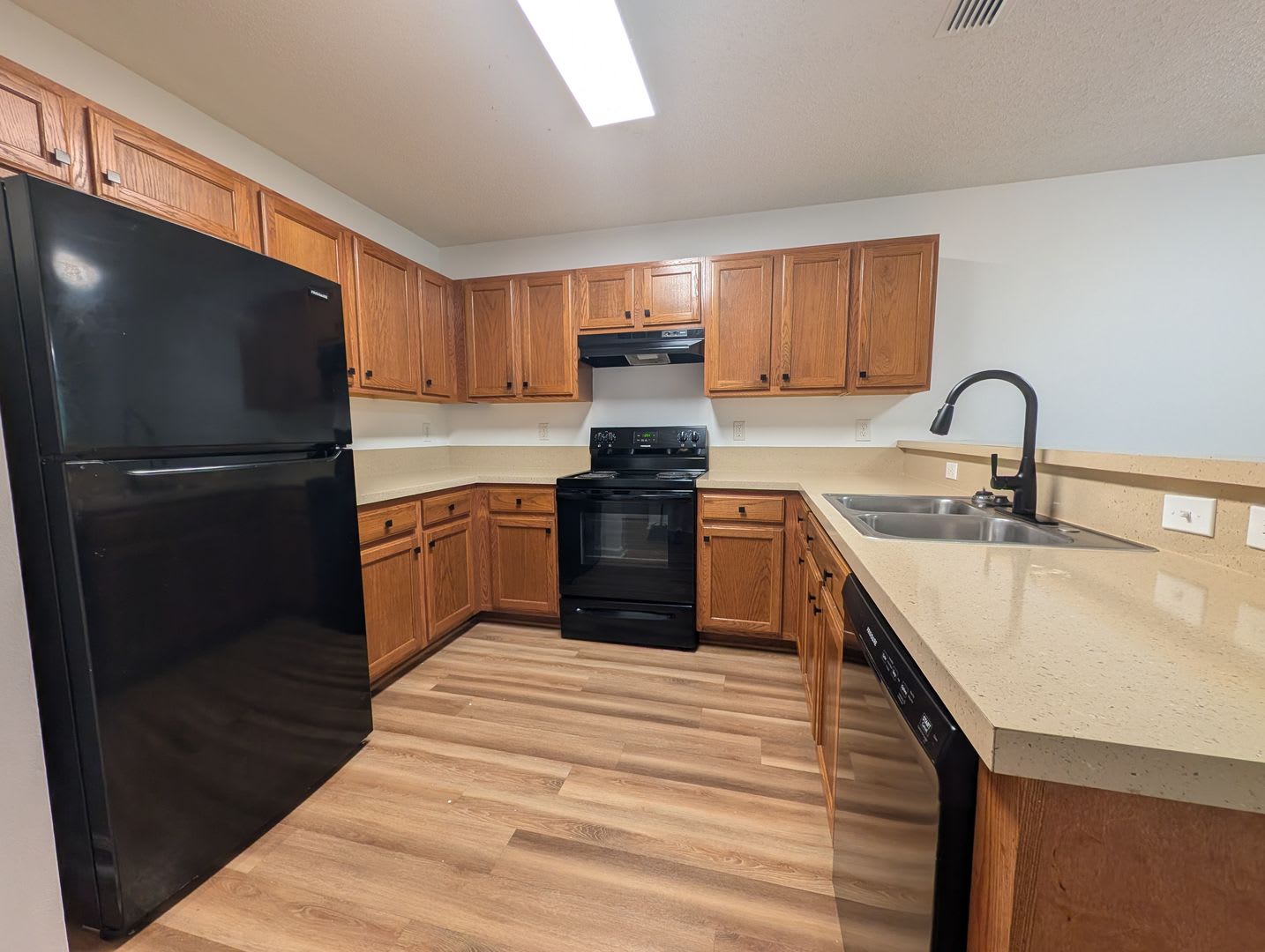 Special For This 3 2 Duplex On 12 Month Lease Currently Waiving Administrative Fees Of 250 If Apply Approved And Move In By End Of The September Ready For Immediate Move In – photo 4