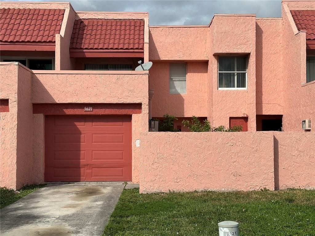 5621 NW 16th Street – photo 1