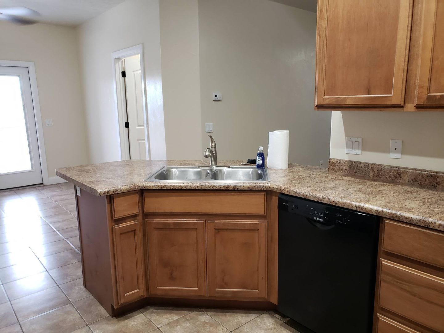 Large 3 Bedroom Home-MOVE IN SPECIAL! $300 OFF FIRST FULL MONTH RENT! – photo 2
