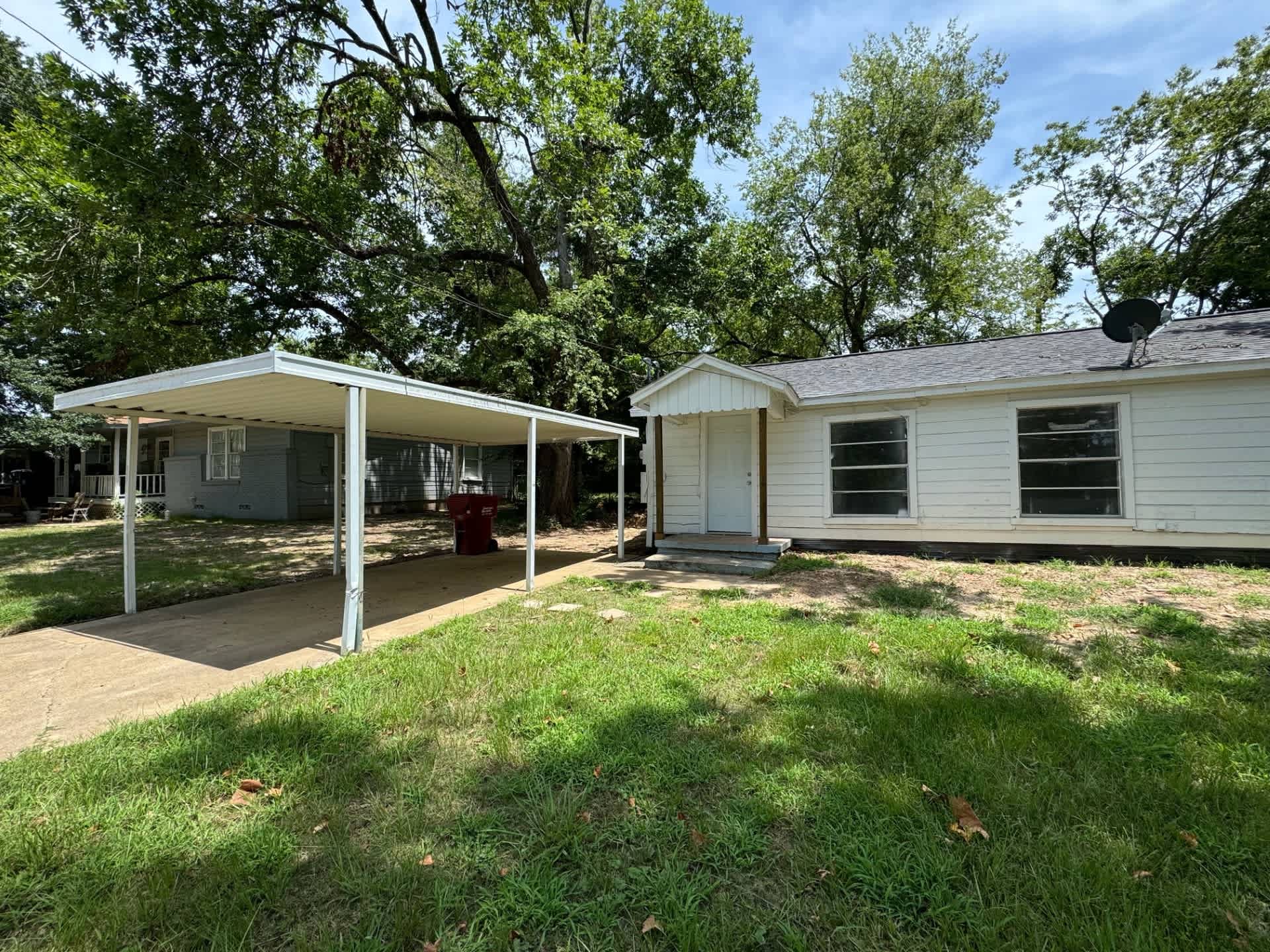 560 Athens Street – photo 4