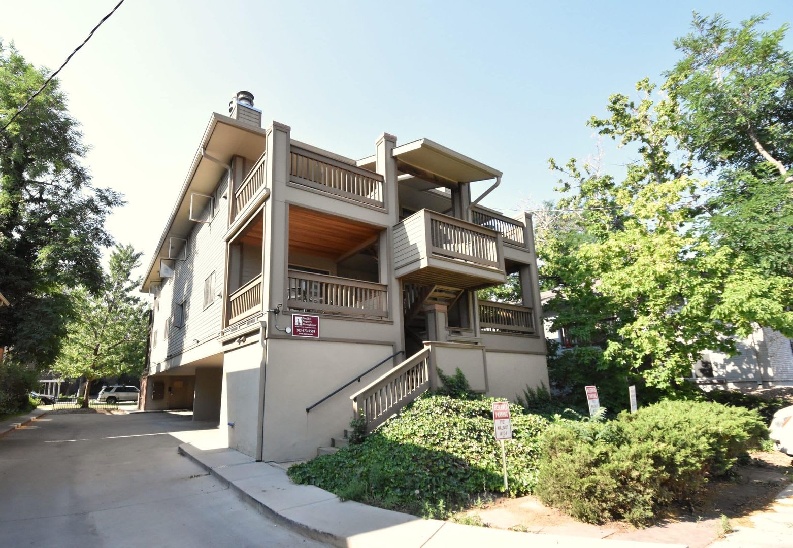 1 Bedroom Apartment at 19th and Walnut, the perfect downtown location! – photo 3